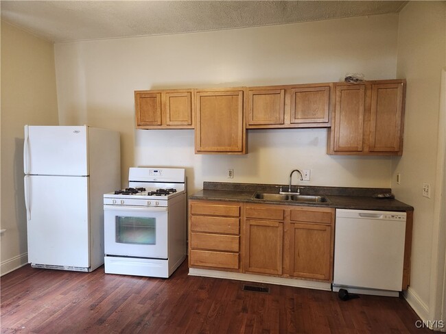 Building Photo - 410 Graves St