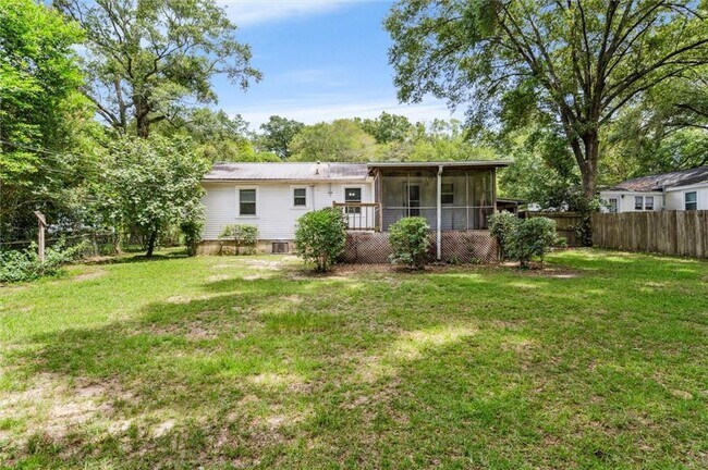 Building Photo - 315 Azalea Cir W