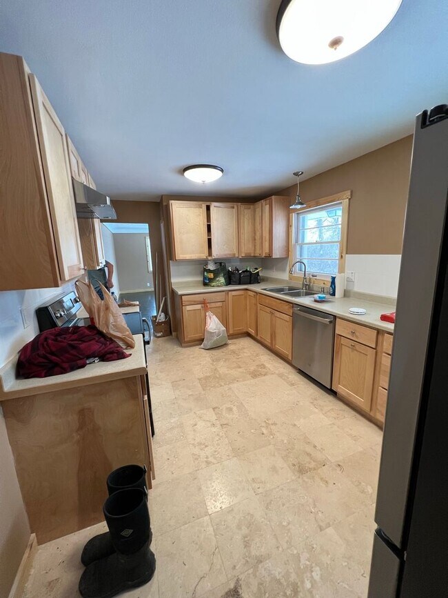 Building Photo - 624 N 3rd St