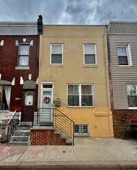 Building Photo - SPACIOUS & MODERN 3 BED/1.5 BA HOUSE w/ Central AC-HARDWOOD Flooring-WASHER/DRYER & Rear PATIO in...