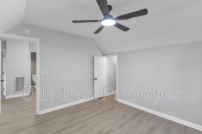 Building Photo - 107 Willow Ct