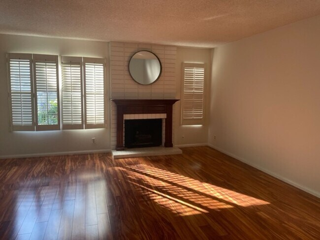 Building Photo - **Coming Soon** Modern Irvine Townhome in ...