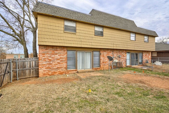 Building Photo - Bradfred Street 3815/3817