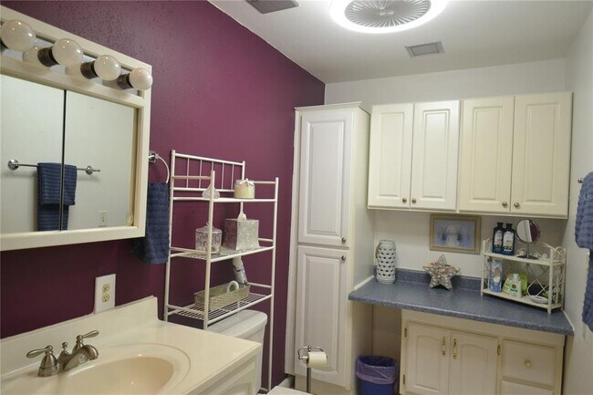 Building Photo - 1712 Suffolk Dr