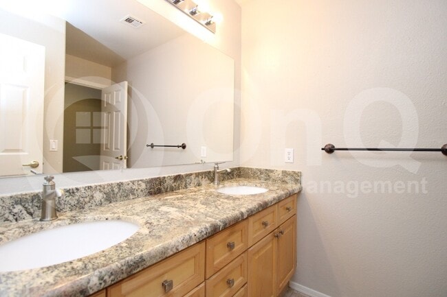 Building Photo - 5997 W Aurora Dr