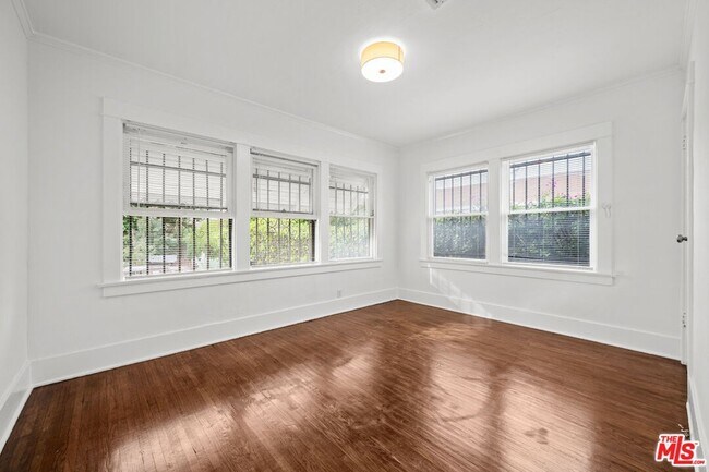 Building Photo - 5515 Ruthelen St