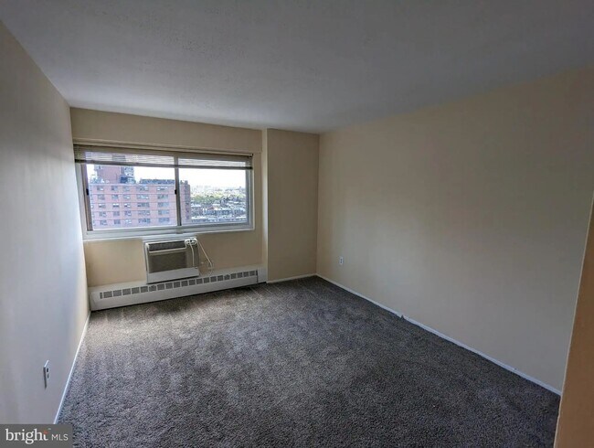 Building Photo - Available Now - High-Floor 1-Bedroom Condo at RiverWest in Center City