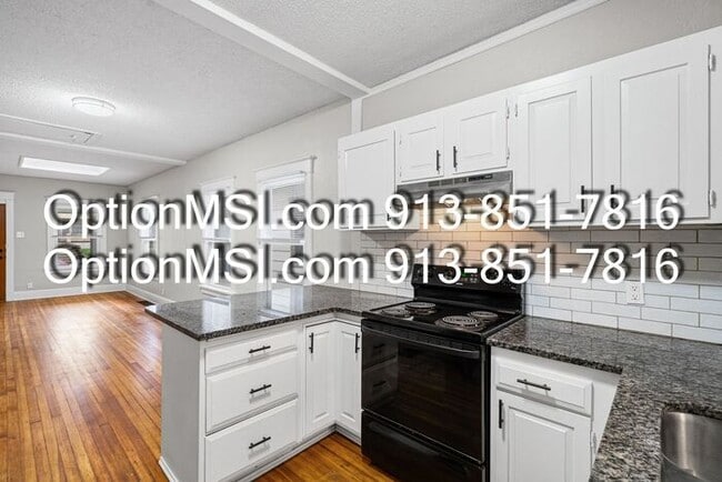 Building Photo - West Plaza!!!