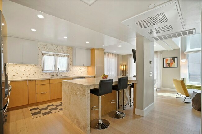 Building Photo - 1534 Amherst Ave