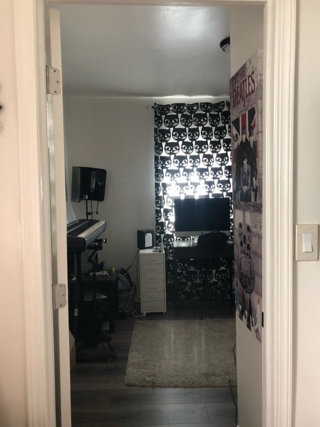 Building Photo - 4215 E 1st St