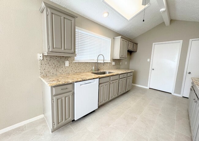 Building Photo - 2011 Echo Ridge