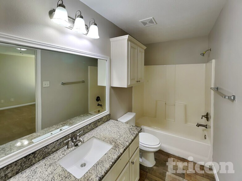 Building Photo - 16229 Summerset Estates Blvd