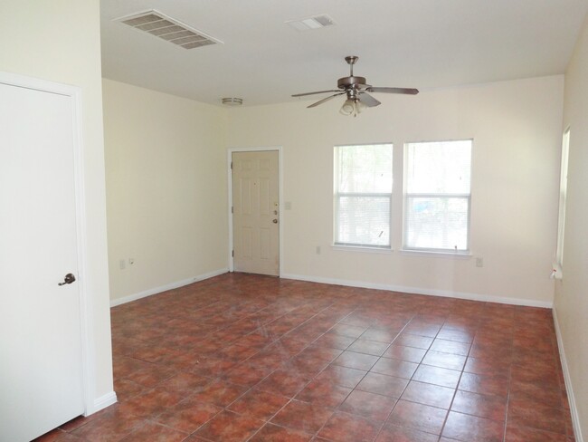 living room - 4704 Ledesma Rd