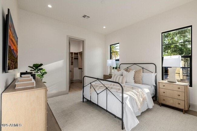 Building Photo - 3301 E Elm St