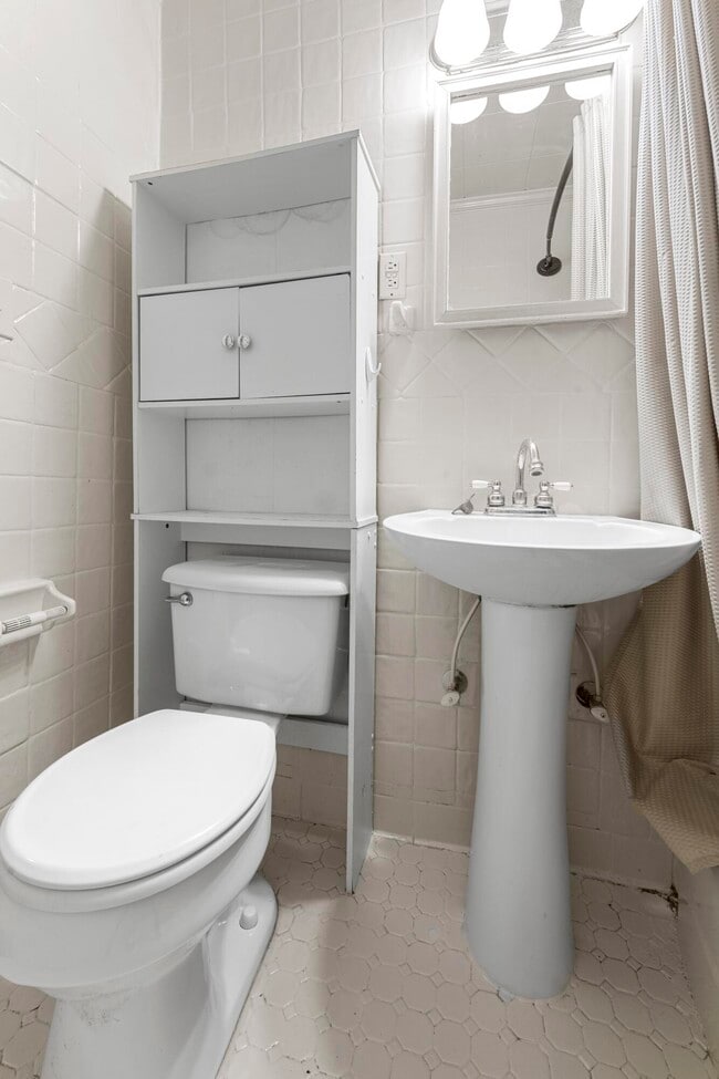 Building Photo - 324 Dixie St