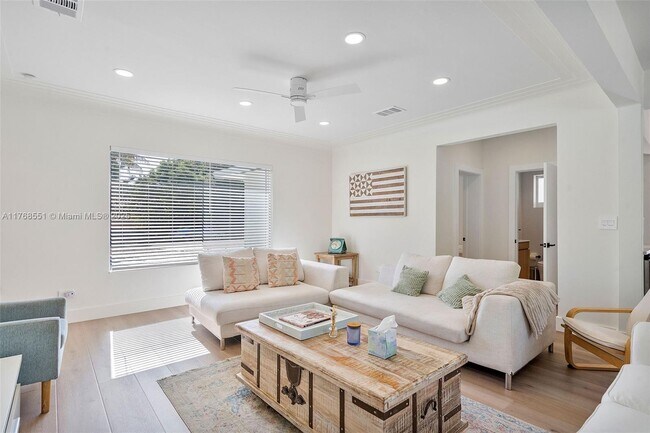 Building Photo - 10801 Peachtree Dr