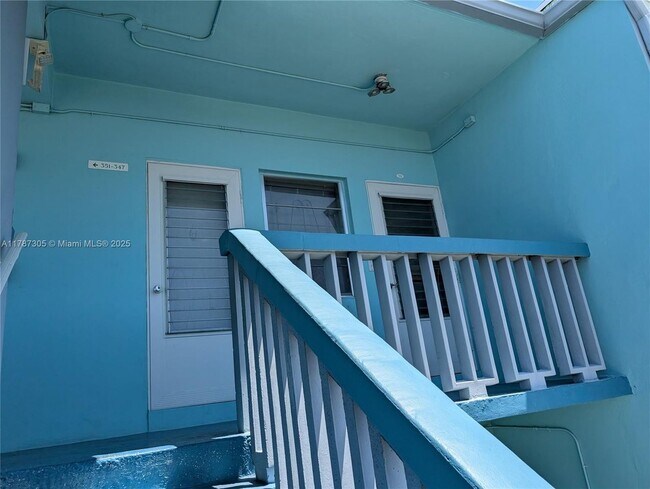 Building Photo - 1501 NE Miami Gardens Dr