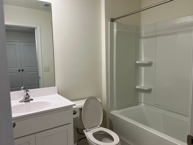 Building Photo - Beautiful Condo located in North Johnson City