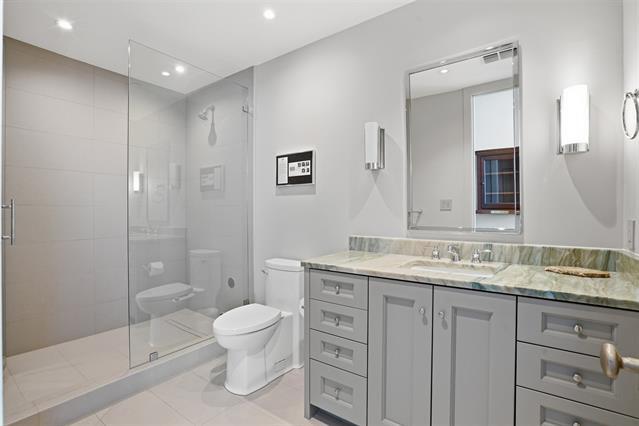 Building Photo - 500 Throckmorton St