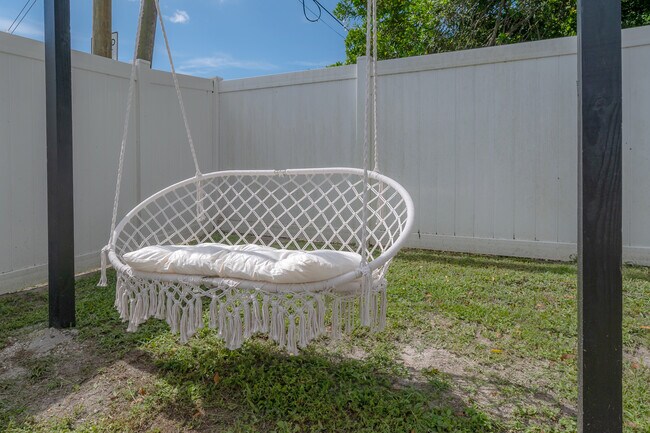 Building Photo - 2400 34th Ave N