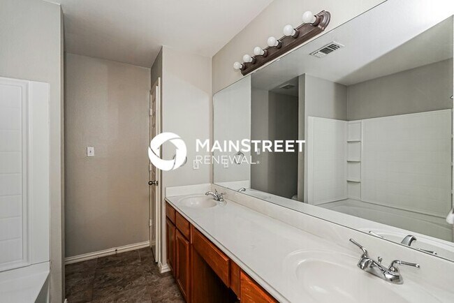 Building Photo - 3 Bedroom Pet-Friendly Home in Crowley, TX with Main Street Renewal