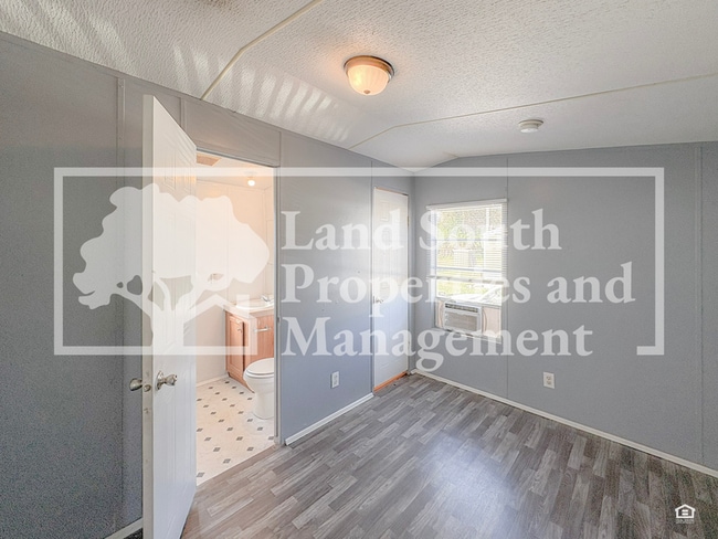 Building Photo - 425 Longfellow Blvd