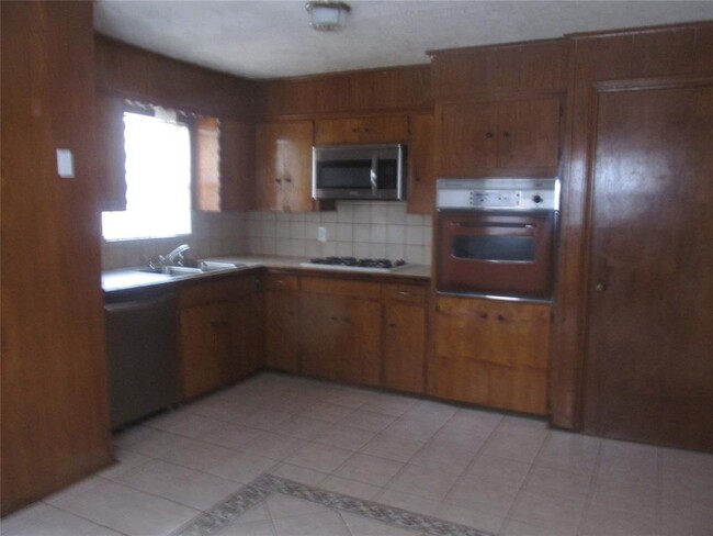 Building Photo - 1018 Rosepoint Dr