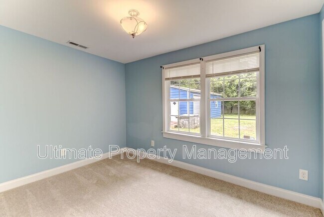 Building Photo - 2113 Jackson St