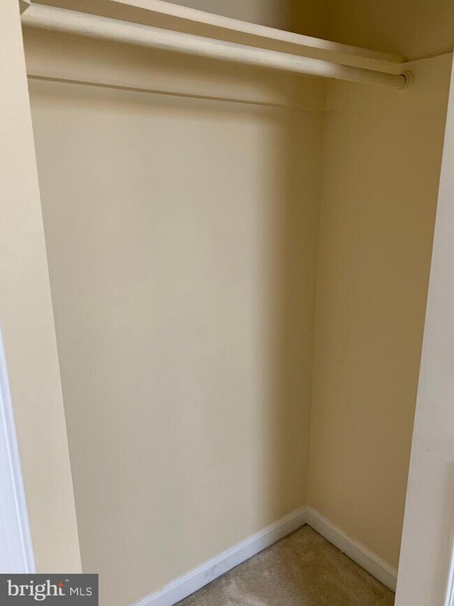 Building Photo - 6084B Essex House Square