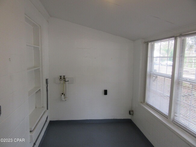 Building Photo - 1511 Molitor Ave