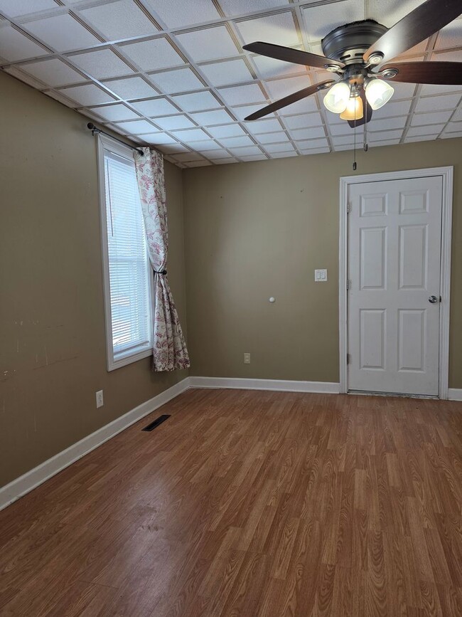 Building Photo - Spacious Home Across from University of Findlay