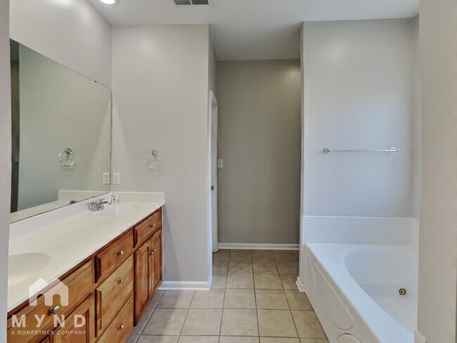 Building Photo - 26540 Mill Creek Dr