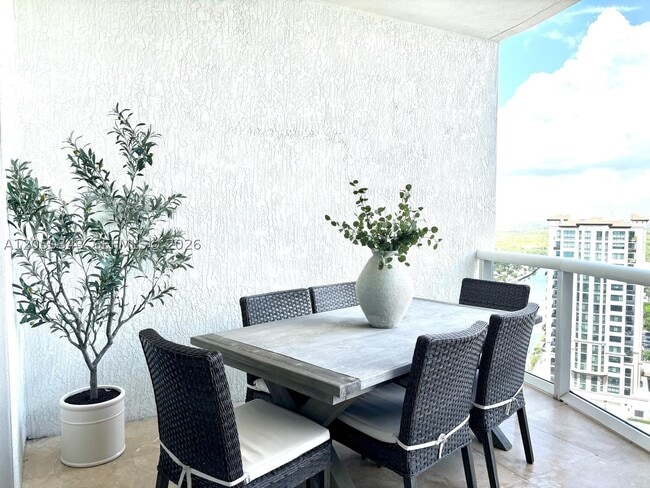 Building Photo - 15901 Collins Ave