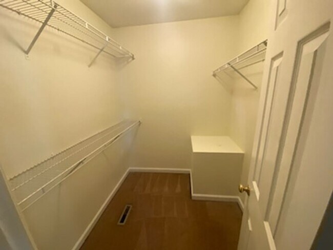 Building Photo - 4810 Heritage Woods Ct
