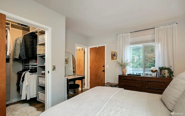 Building Photo - 2606 E Madison St