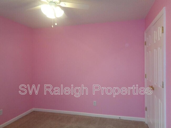 Building Photo - 1400 Squire Ridge Dr