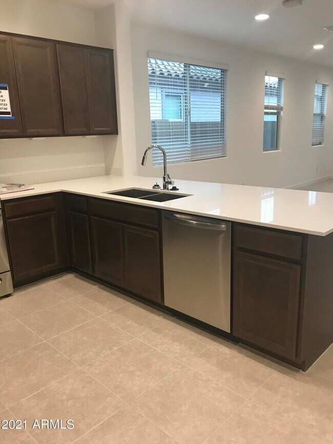 Building Photo - 1331 E Maldonado Dr