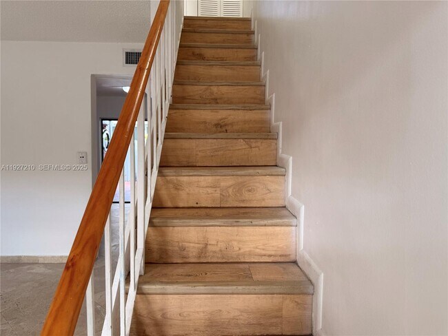 Building Photo - 5423 W 22nd Ct