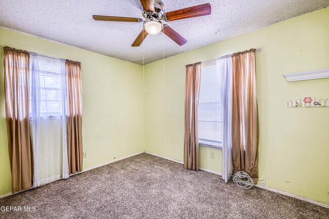 Building Photo - 3008 Gaston Dr