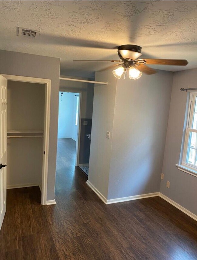 Building Photo - 111 E Southland Ave