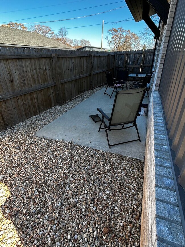 Building Photo - Water Included - Newer 2 Bedroom 1.5 Bathroom Town Home Now Pre-leasing with Upcoming move in!!!!