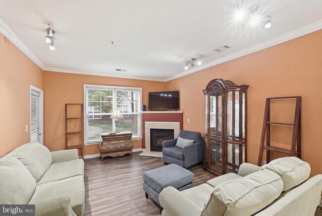 Building Photo - 3850 Lightfoot St