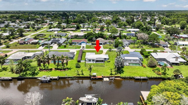 Building Photo - 416 SE Naranja Ave