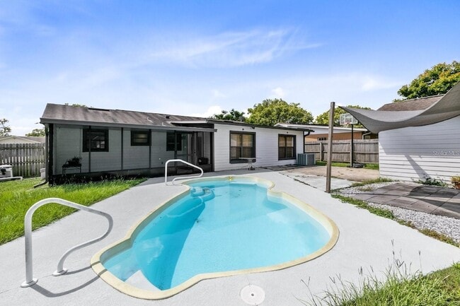 Building Photo - 10625 Bresslyn Blvd