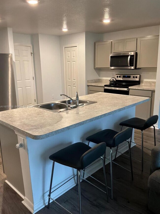 Building Photo - 2180 SW Cameo Blvd