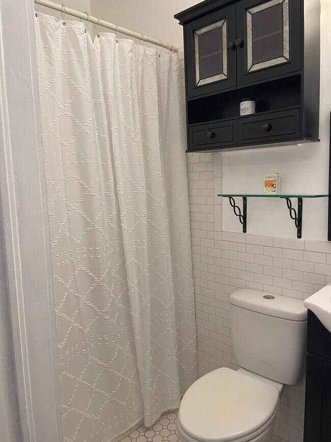 Building Photo - Great short term stay property! Nightly to monthly stays available!!