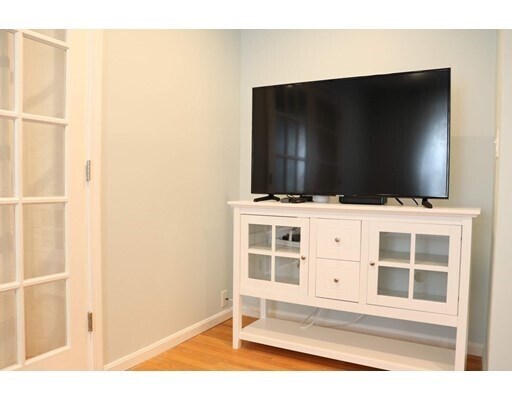 Building Photo - 12 Regent St