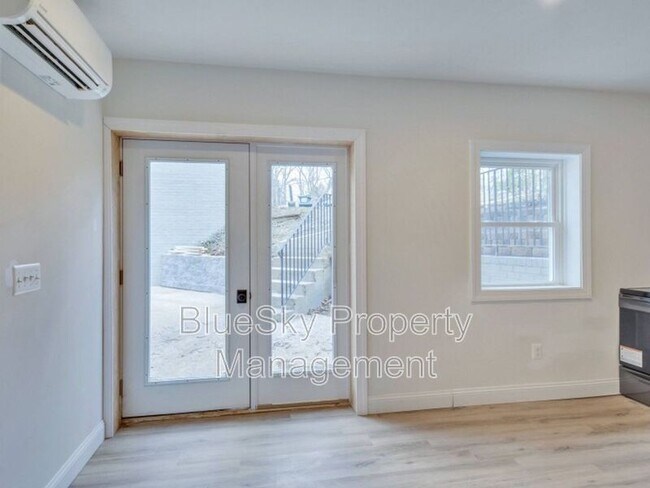 Building Photo - 251 Stribling Ave