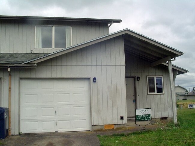 Primary Photo - Duplex close to association park/common area