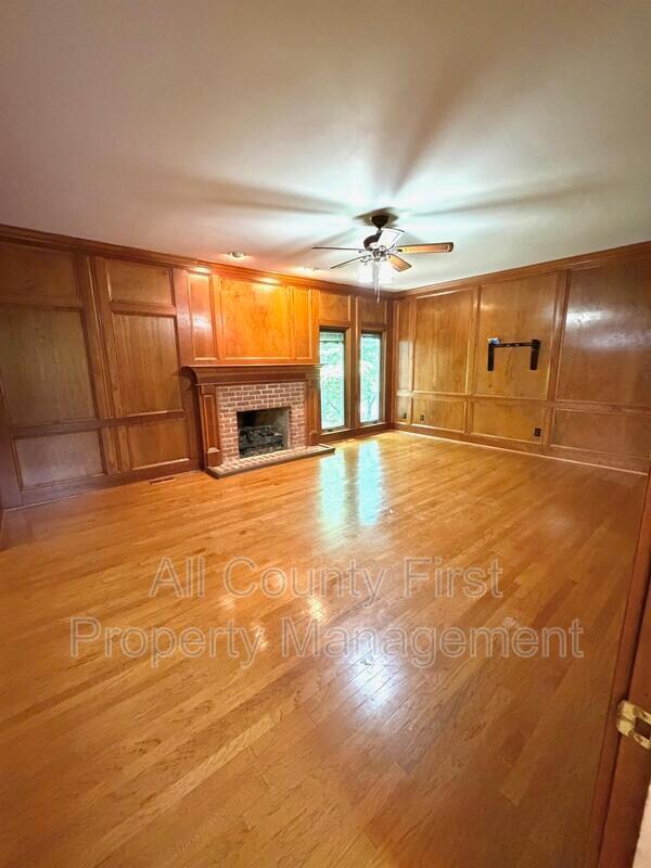 Building Photo - 2438 Kings Arms Dr